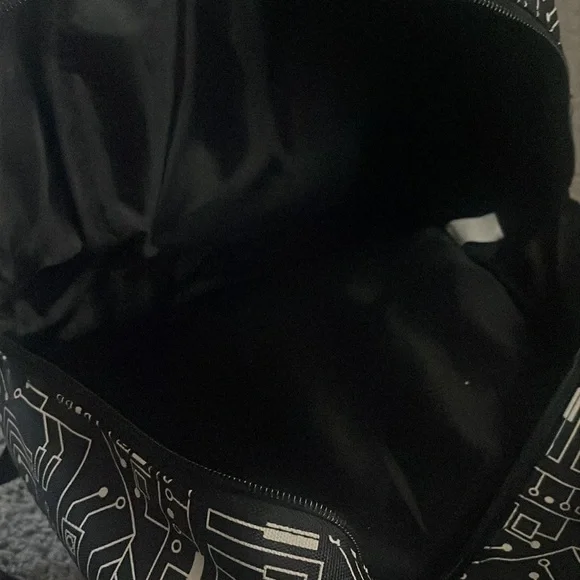 a black designed back pack - Picture 3 of 4